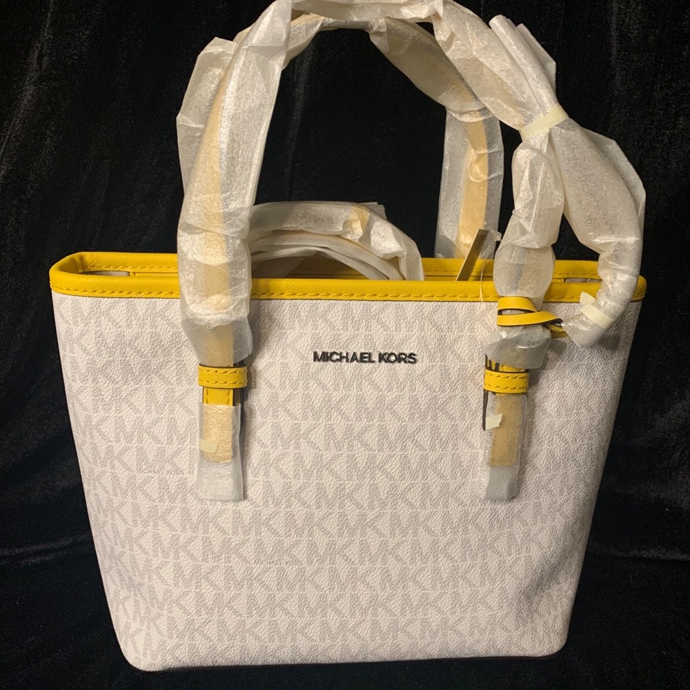 Small zippered tote